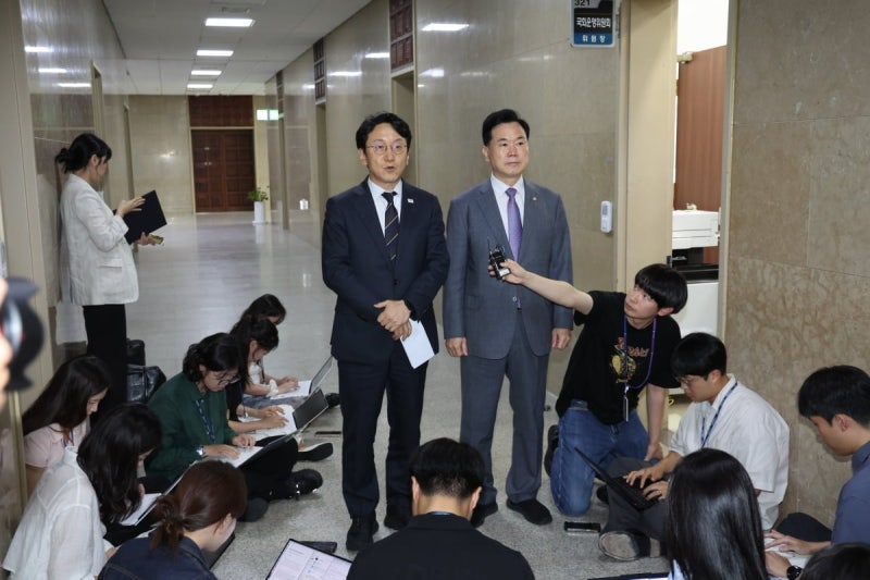 [속보] <b>여야</b>, 선관위 <b>특검법 합의</b>…오후 본회의 처리 전망