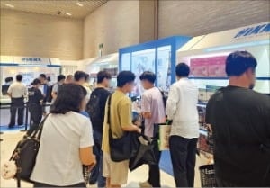 "캐릭터 풀네임은?"…'퀴즈'로 리셀러 걸러낸다