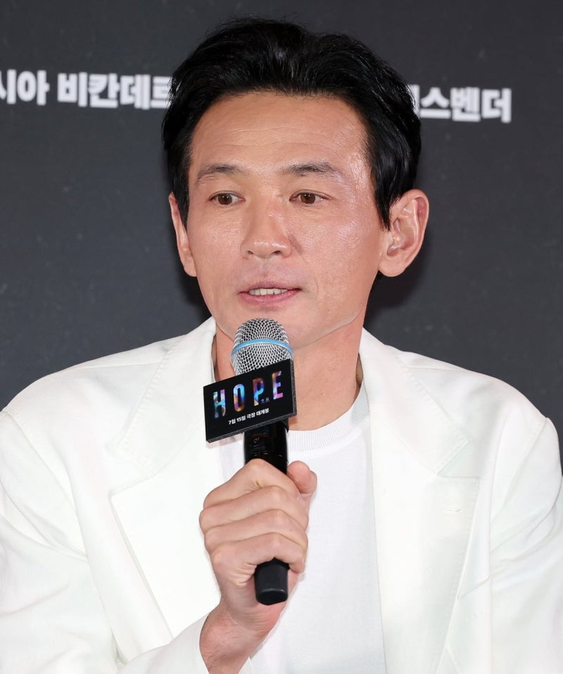 황정민 사생활 폭로전, 폭로자 신상 의혹 부상
