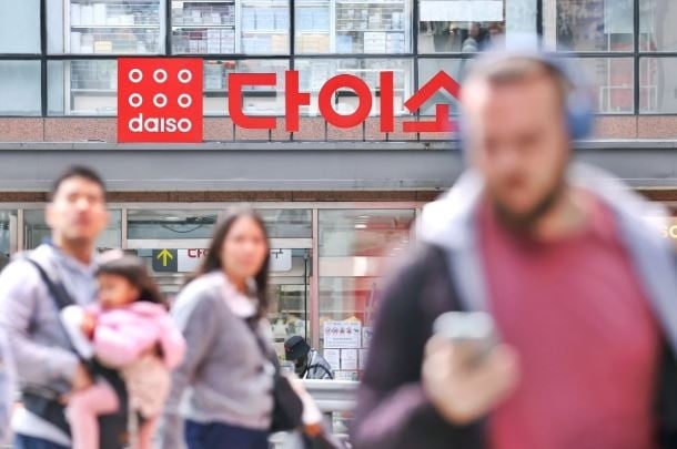 우산보다 많이 팔렸다…폭염에 불티난 다이소 '5000원템' [프라이스&]