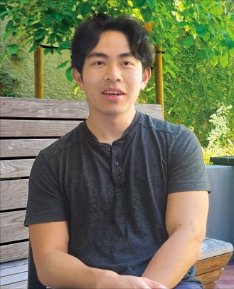 '데이트 성공률 10배 높다'…22세 청년이 만든 데이팅 앱 '돌풍'