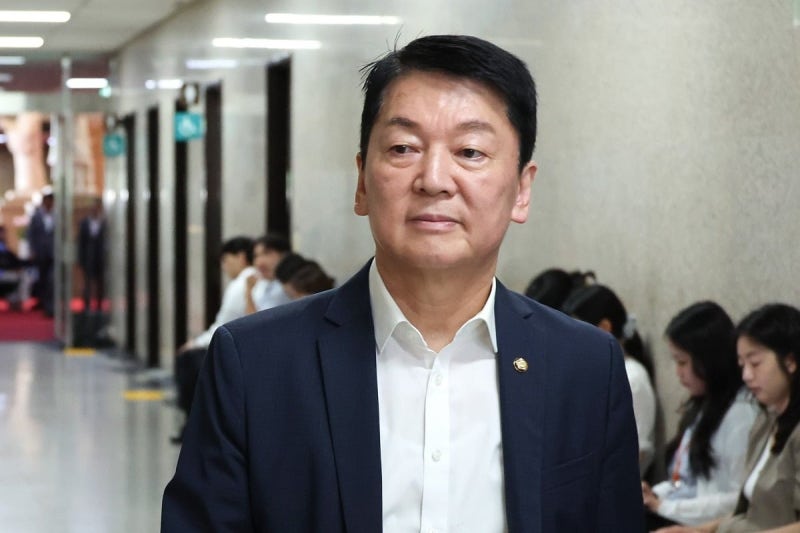 "무지성 국장으로 전 국민 떠미는 꼴"…안철수 <b>세제 개편안</b> 직격