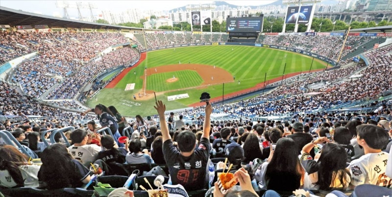 폭염이 삼킨 프로야구…<b>잠실</b>·<b>광주 경기 취소</b>