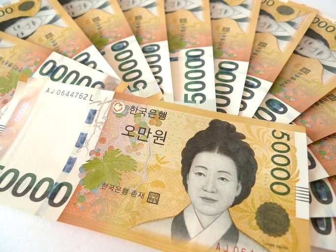 고물가 <b>지원금</b> 1인당 50만원 쏜다…소득·연령 안 따지는 '이곳'
