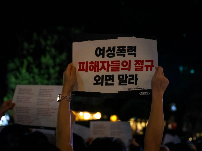 9일 여성의당이 오후 7시 서울 종로구 보신각에서 '보완수사권 폐지 규탄 집회' 열었다.참여자는 약 500명에 달했다./사진=여성의당