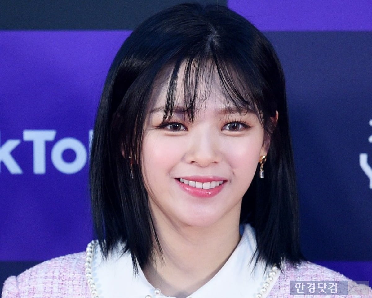 트와이스 정연, <b>JYP</b> 떠나 친언니 있는 바로엔터로…"팀 지킬 것"