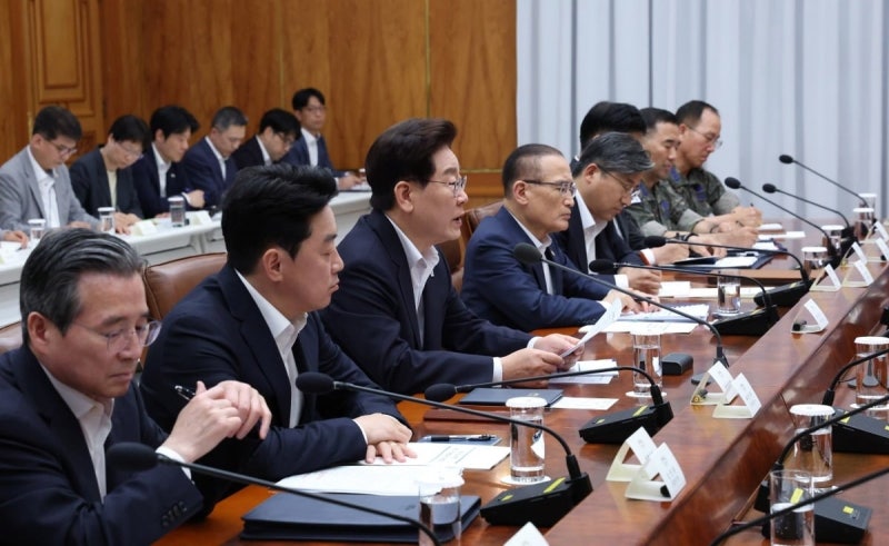 靑 "충청·영남 353조원 올해 착공…광주 군 공항 2028년 이전" [종합]