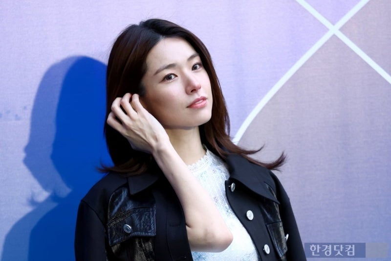 '<b>친일</b>파 <b>후손 논란</b>' <b>하영</b>, 광고계 손절 시작됐다 [이슈+]