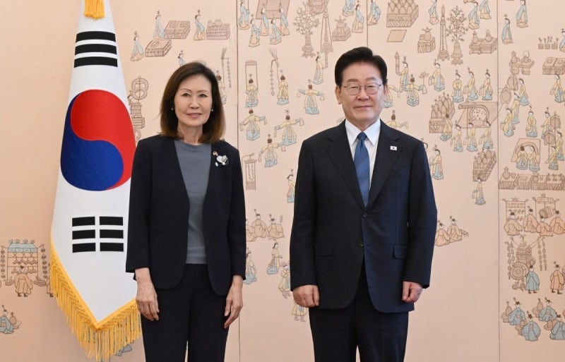 "어서 오십시오"…李 <b>대통령</b>, <b>스틸</b> 美 대사와 첫 <b>대면</b>