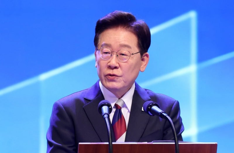 李<b>대통령</b> "친일 반민족 행위자 부당 축재 <b>환수</b>…책임묻겠다"