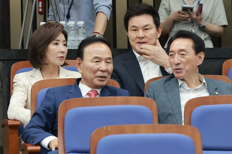"연임 포기 밝히면 <b>개헌 논의</b>"…<b>김태호</b>, 李대통령에 조건 제시