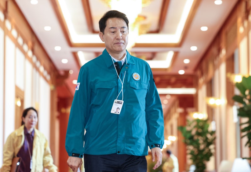<b>오세훈</b>, 국무회의서 李 대통령에 "<b>용산공원</b> 아파트 <b>반대</b>"