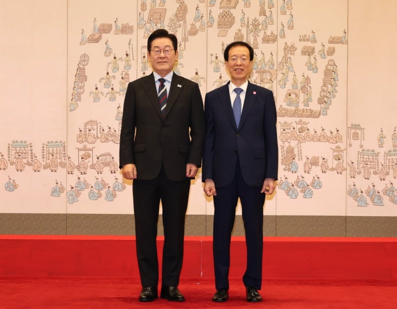 "李 <b>대통령</b>, 민주당 <b>탈당</b>하라"…<b>이석연</b> 국민통합위원장 작심발언