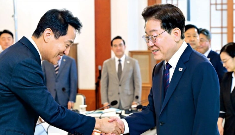 靑 "미래대응기금 쌈짓돈 아냐…청년·지방 등 집중투자"