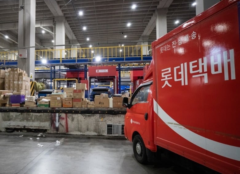 [단독] 물량 늘었는데 이익 감소…택배사 신사업 사활
