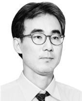 [데스크 칼럼] 기업인의 시간, 관료의 시간