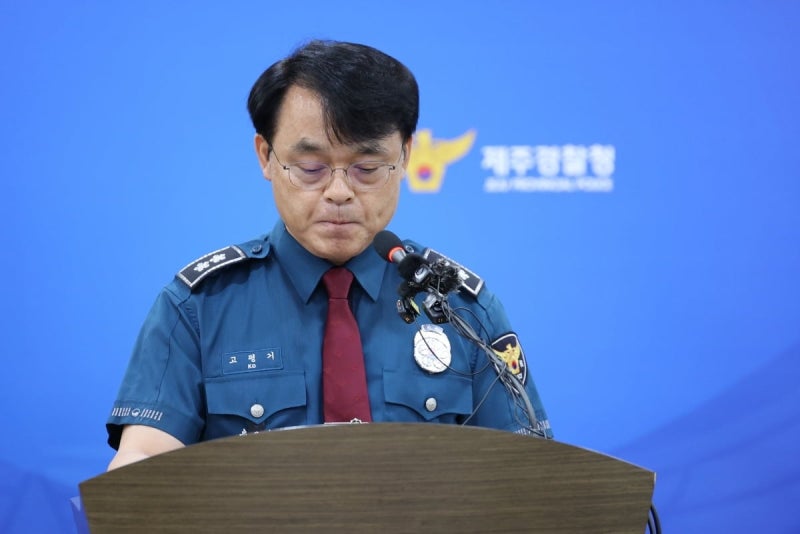 [속보] <b>제주경찰청장</b> "실종사건 허위종결 무거운 책임감…전면 재조사"