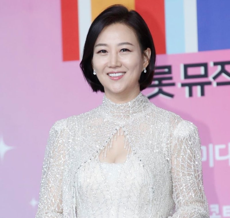 "정말 잘못했다"…3000만원 챙긴 <b>장윤정 모친</b> 결국 눈물