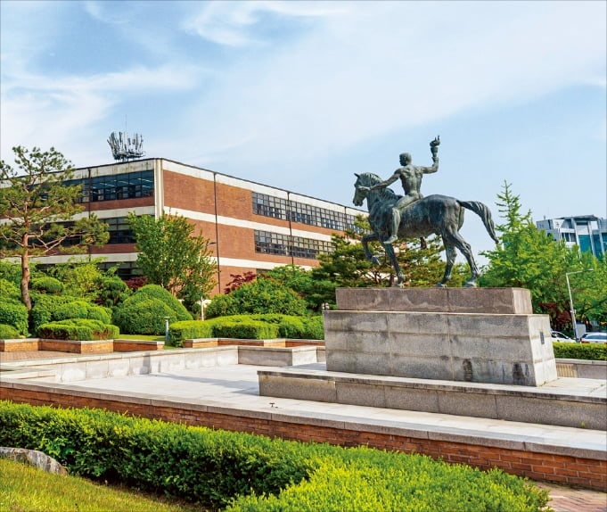 아주대학교, AI컴퓨터공학부 출범…지역의사전형 첫 도입