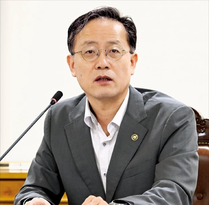 차관서 경제사령탑 직행…정책기조 이어간다