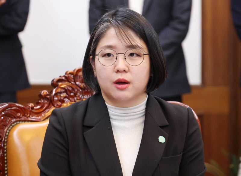 <b>용혜인</b> "장관 돼도 <b>의원직 유지</b>…고개 숙여 양해 구한다"