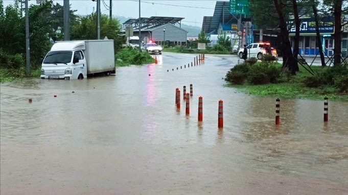 남부 할퀸 '물폭탄'…1일 수도권·충청 상륙