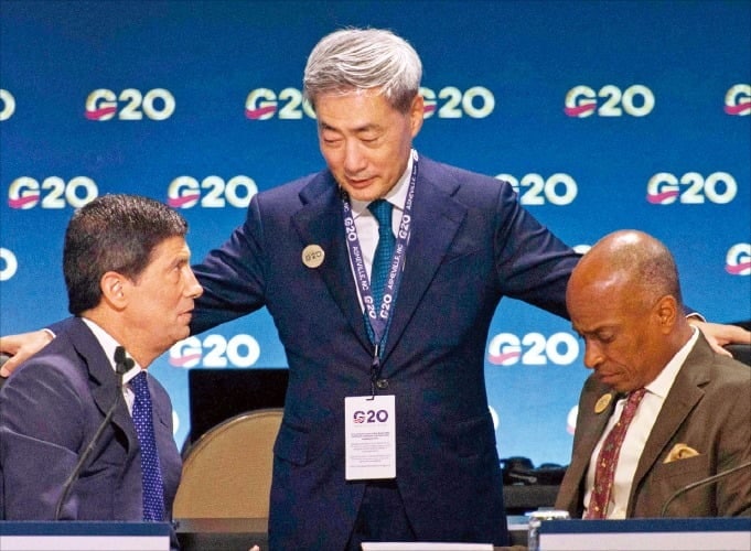 워시 "저축 과잉 시대 저물어…이젠 투자 급증의 시기"
