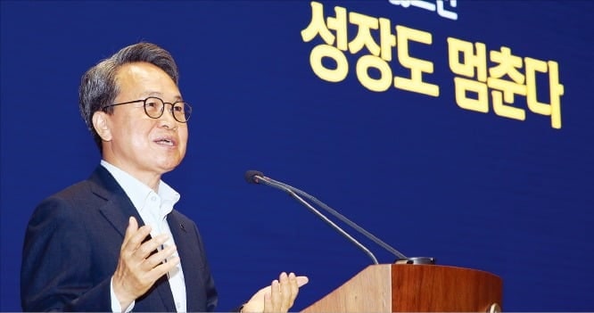 [포토] 진옥동 "창립 25주년, 세계적 금융그룹 도약"