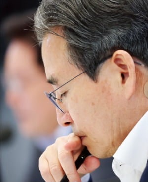 경제 사령탑 김용범 사퇴