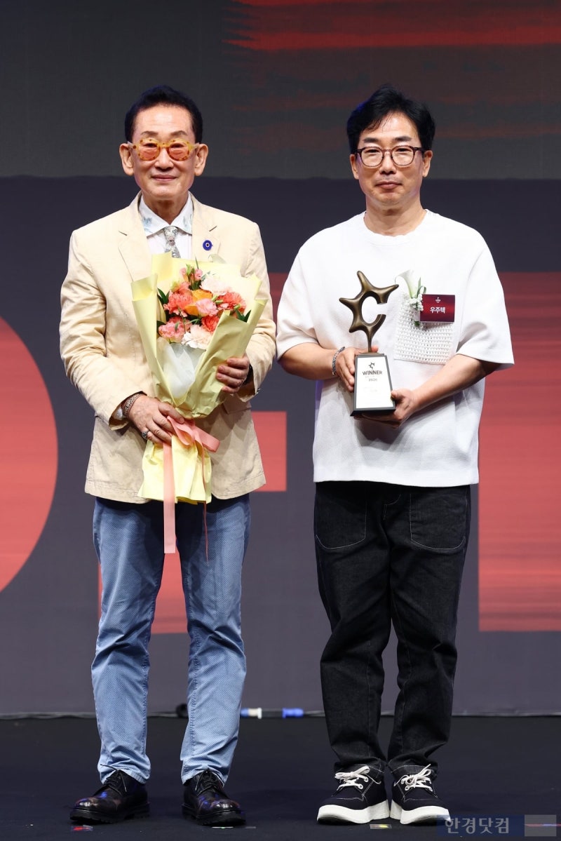 [포토] 르무통, '2026 올해의 브랜드 대상' 컴포트슈즈 부문 수상 - 뉴스 썸네일 이미지