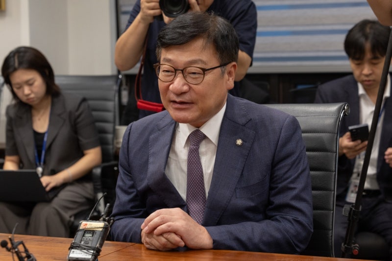 <b>조국</b>, 공소취소 경고하자…정점식 "李 대통령 레임덕 본격화"