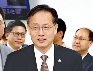 이형일 "부동산 세제 큰 틀은 유지…국회 합리적 지적 수용할 것"