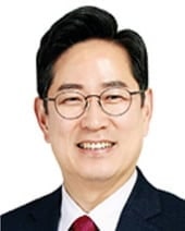 [한경에세이] 장화를 닦으며