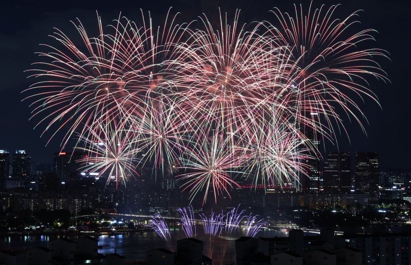 "여의도 안 가요"…서울대생이 찾은 불꽃축제 '숨은 명당'