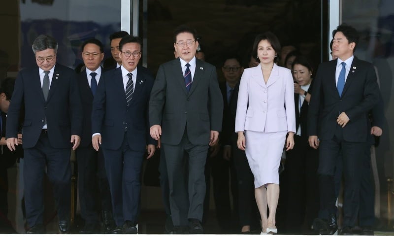李대통령, <b>프랑스 국빈방문</b> 출국…첨단분야 협력 확대 논의