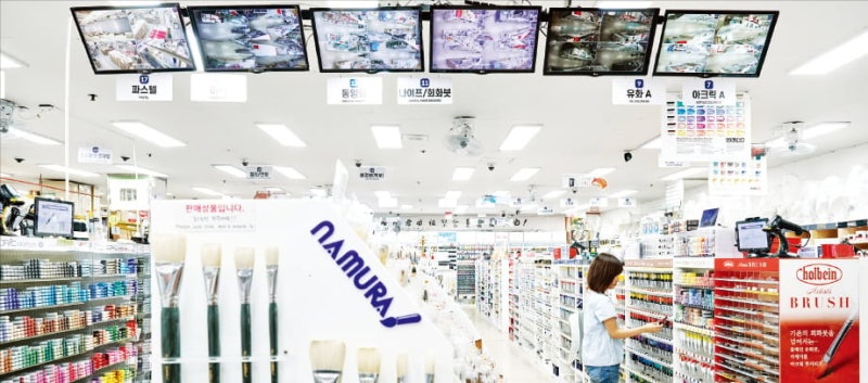 맛과 철학은 그대로, 매장은 최첨단…'백년가게' 지키는 AI CCTV