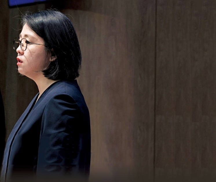 차가운 민심에도, 龍 "사퇴는 없다"