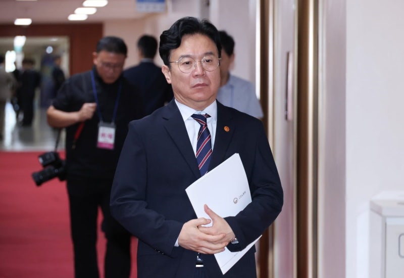 [속보] <b>김영훈</b> 장관, 메가특구 노동특례 원포인트 <b>사회적 대화</b> 제안