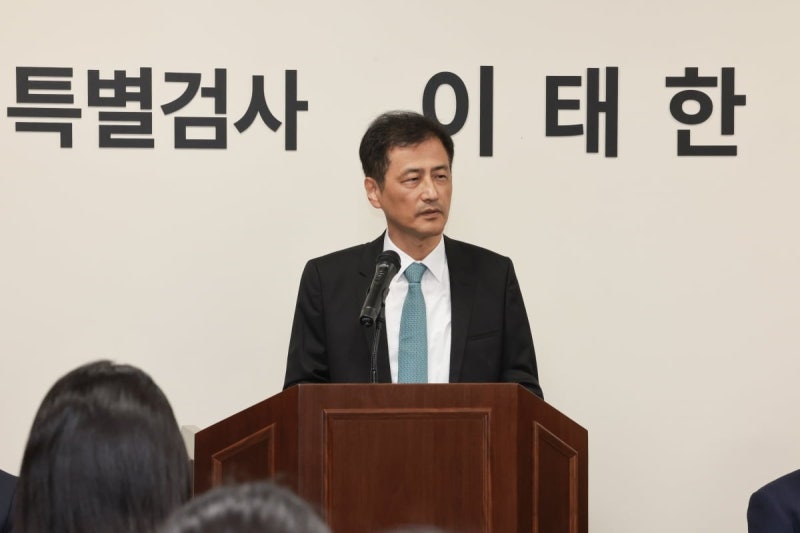 [속보] <b>선관위 특검</b>, 중앙<b>선관위</b>·지방<b>선관위</b> 등 9개소 <b>압수수색</b>