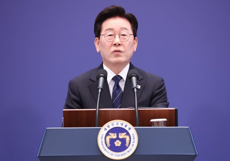 李 대통령 "국민 실망에 당황…<b>연임</b> 생각 전혀 없다"