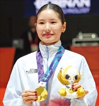 항저우의 한 풀었다…<b>송세라</b>, 日서 '금빛 찌르기'