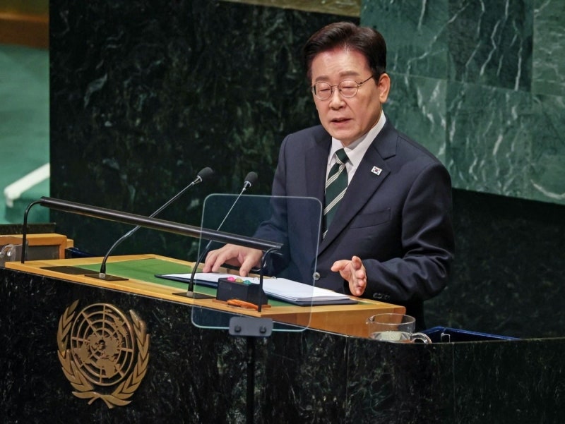 李<b>대통령</b> "핵 없는 한반도 나아가야…당사자간 대화 발판 마련"