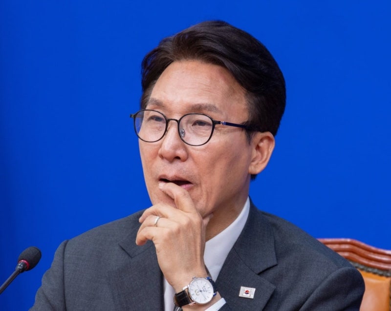 <b>김민석</b>, '재제청 거부' <b>조희대</b>에 "헌법 무시·내란 잔불"