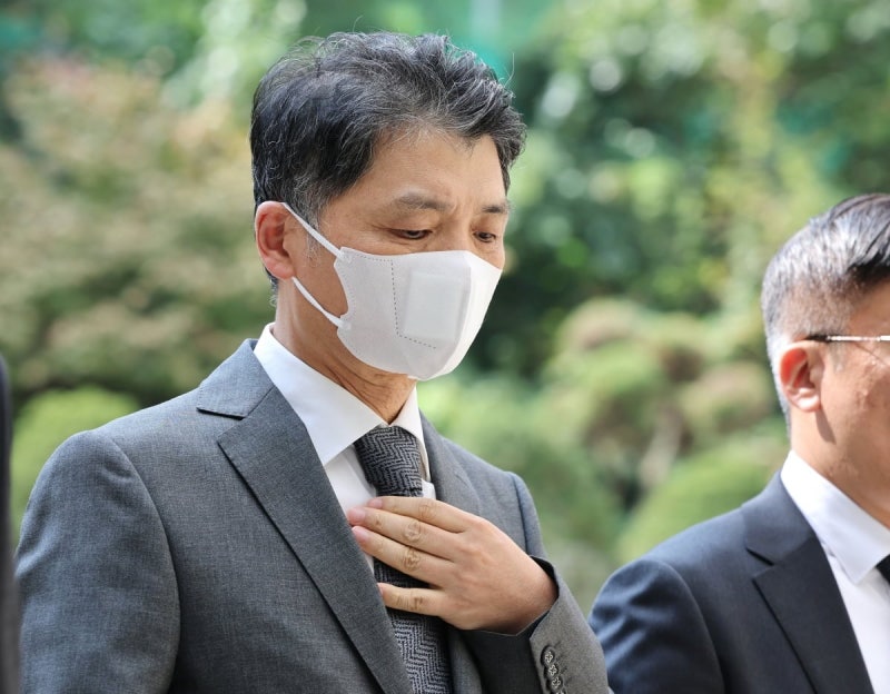 "<b>김범수 징역</b> 15년" <b>구형</b>에 '긴장'…카카오 '사법 리스크' 지속