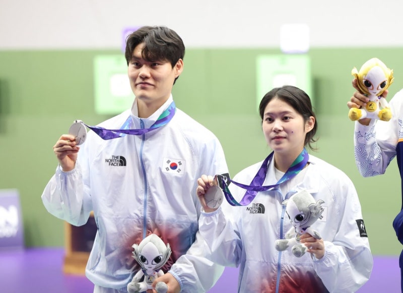 <b>추가은</b>-<b>홍수현</b>, 10m 공기권총 혼성 단체전서 銀 합작