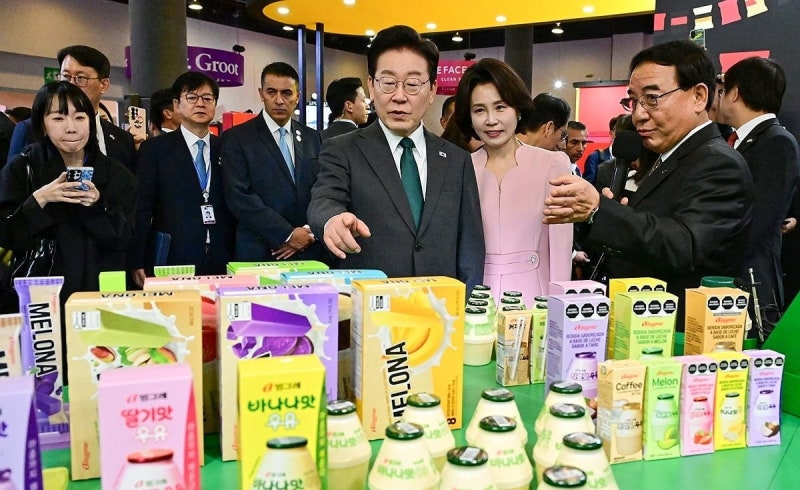 AI 피부진단 받고 '한강라면' 시식…李<b>대통령</b>, 멕시코 <b>K엑스포</b> 방문