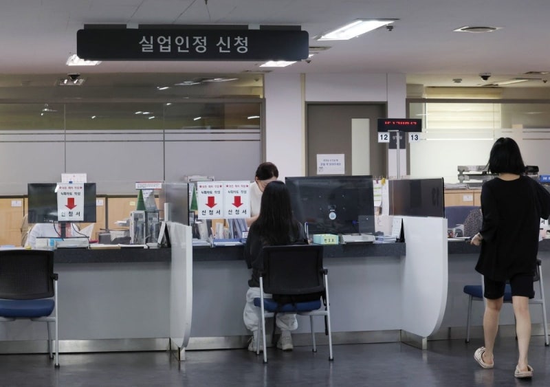 <b>외국인</b> 혼자서 '<b>실업급여</b> 4500만원'…같은 회사 14번 오갔다 [곽용희의 ...