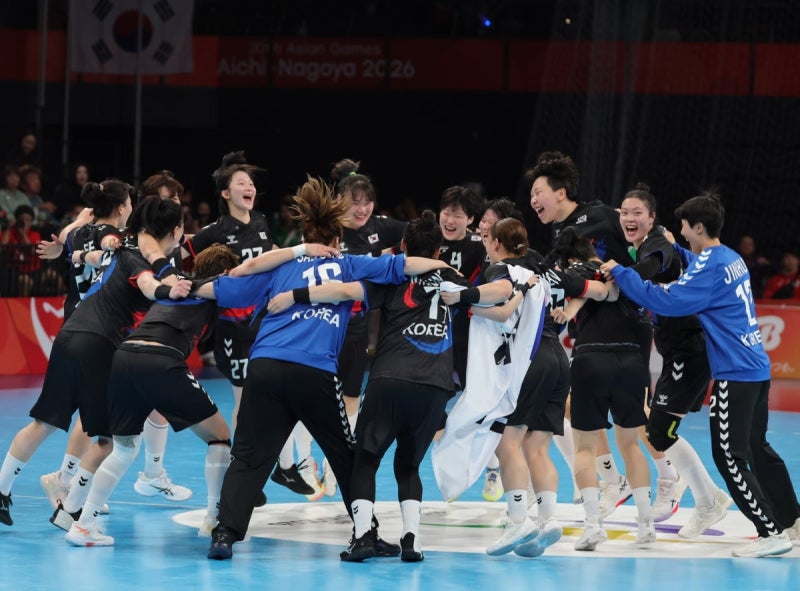 [속보] <b>한국 여자핸드볼 금메달</b>…日 꺾고 8년 만에 정상 탈환