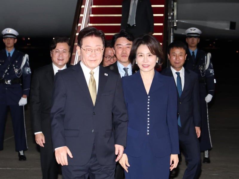 靑, 비공개 합의 부인한 우크라에 "해명·<b>사과 요구</b>…강력 유감"