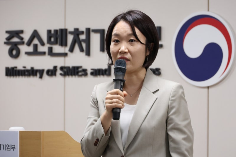 '최연소 장관' <b>이소영</b> "다른 의견 있으면 바로 말해달라"